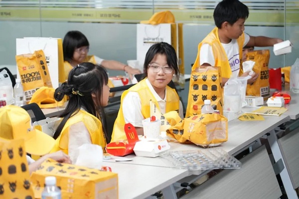 學(xué)生用餐
